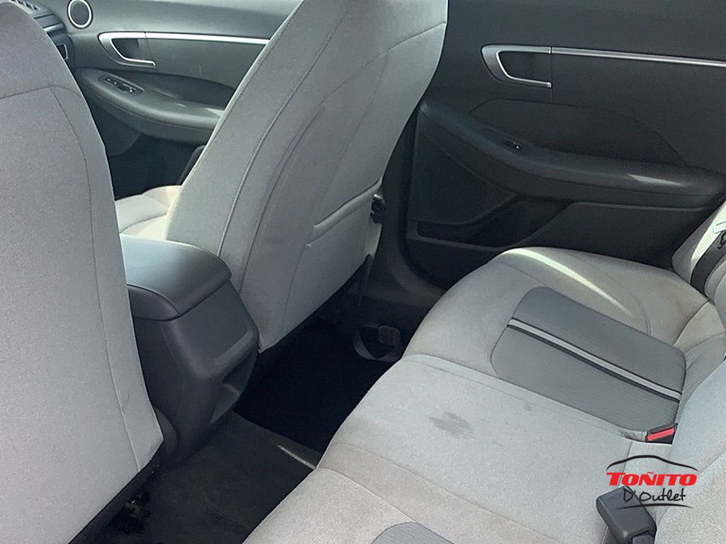 https://s3.amazonaws.com/dealerappcenter/dealergroups/61/vehicles/241031/OvBQXc.jpg