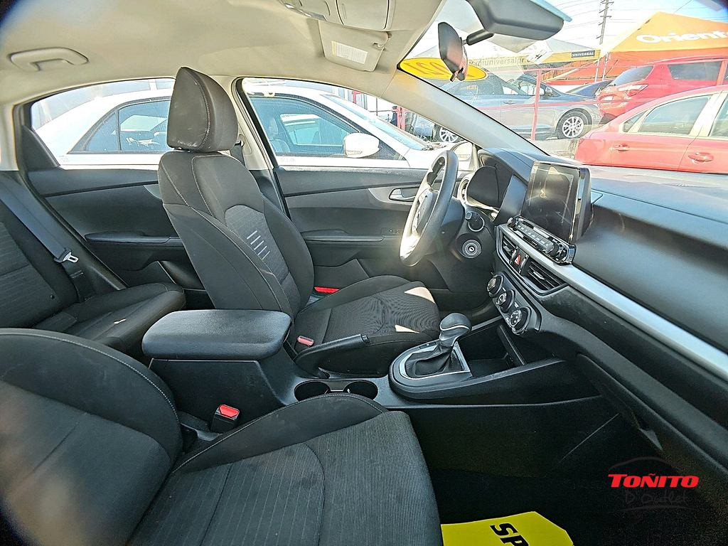 https://s3.amazonaws.com/dealerappcenter/dealergroups/61/vehicles/241032/bE0HhO.jpg