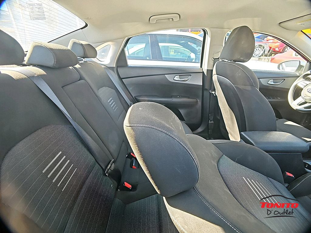 https://s3.amazonaws.com/dealerappcenter/dealergroups/61/vehicles/241032/zYTpc5.jpg