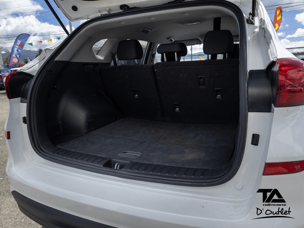 https://s3.amazonaws.com/dealerappcenter/dealergroups/61/vehicles/281824/fQvMt2.png