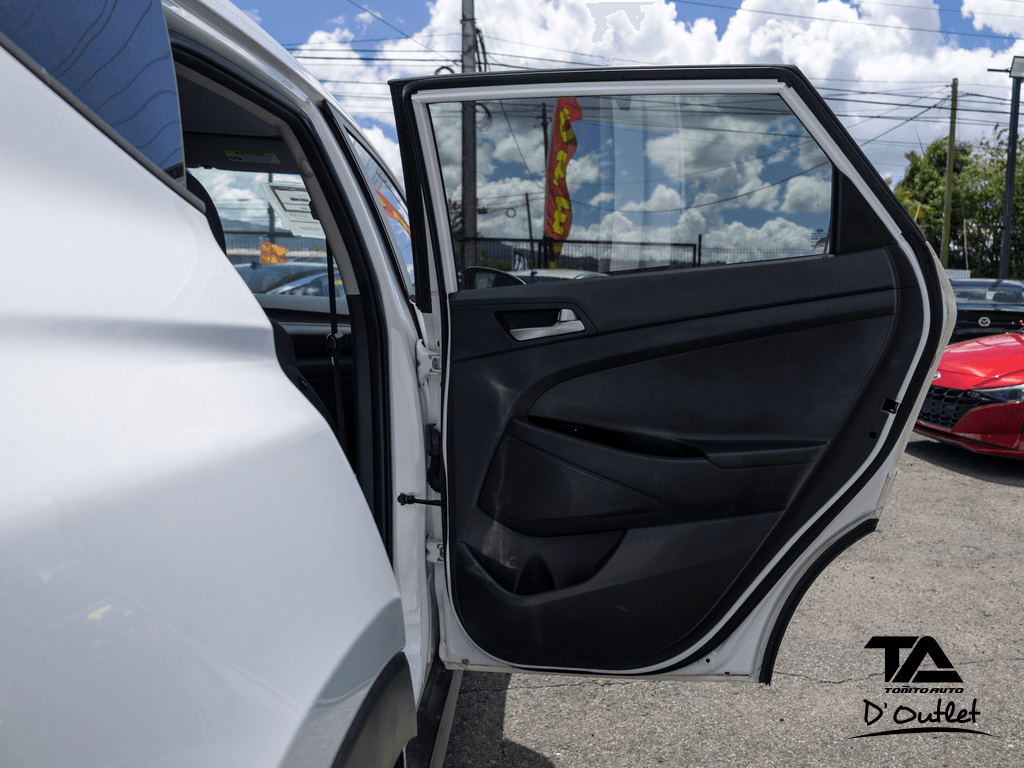 https://s3.amazonaws.com/dealerappcenter/dealergroups/61/vehicles/281824/vt1vrQ.png