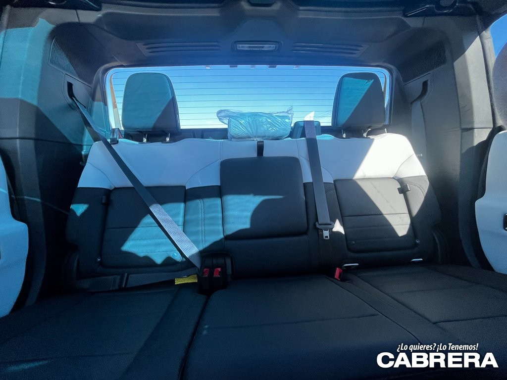 https://s3.amazonaws.com/dealerappcenter/dealergroups/88/vehicles/220214/Hc5sL5.jpg