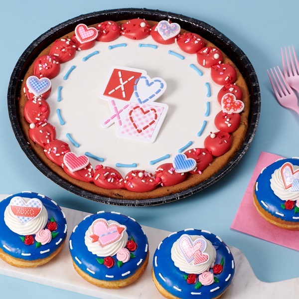Cross my Heart Cake Design