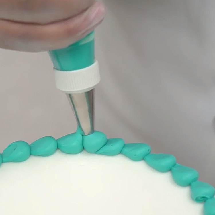 DecoTips: Basic Piping Techniques