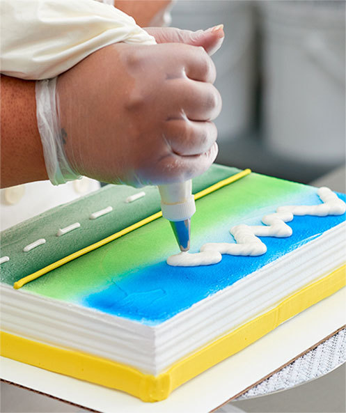 Insider Secrets Stunning Cakes Add White Piping