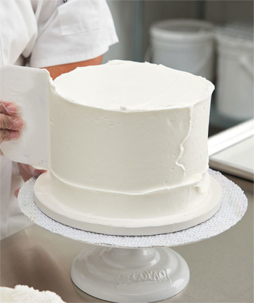 Insider Secrets Stunning Cakes Step Cover Cake In Icing