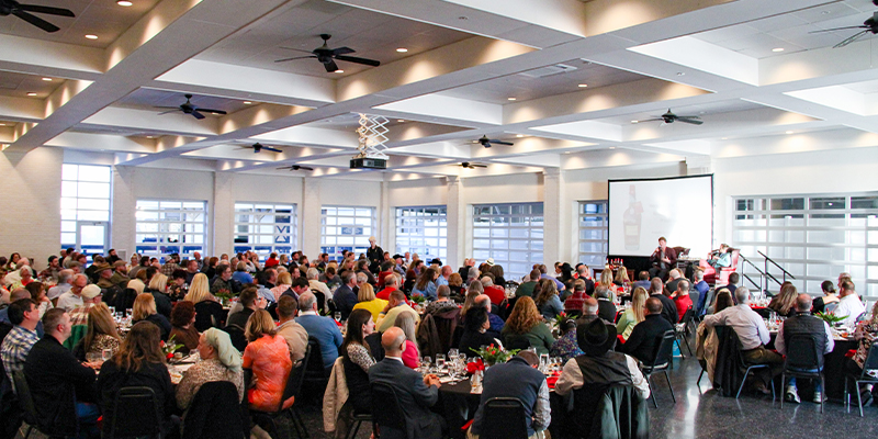 huge dinner party at the oaks terrace