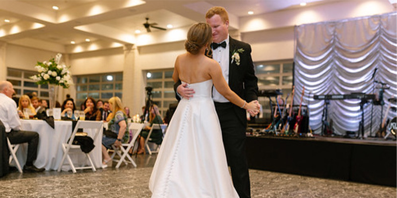 couple dancing on the oaks terrace floor