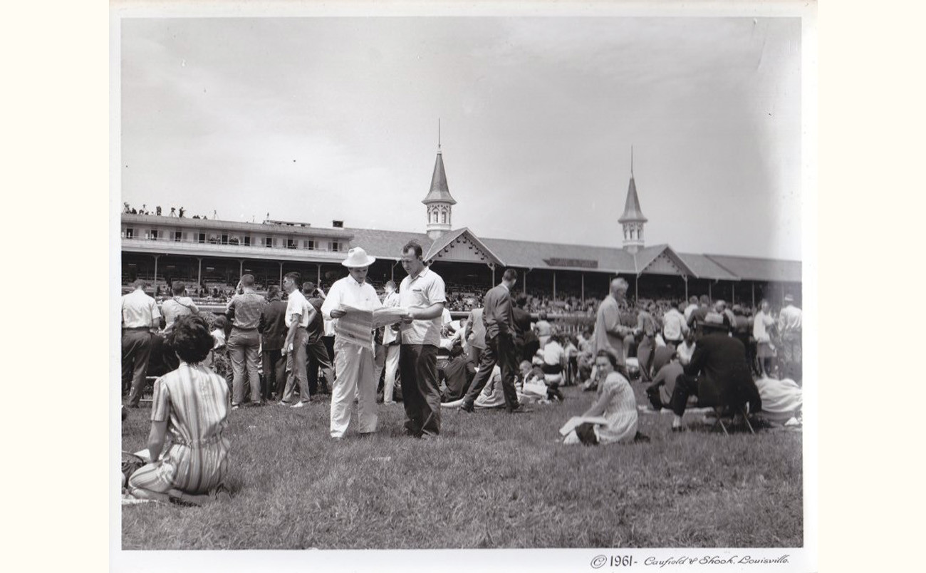 black and white picture of the 1961 derby goers