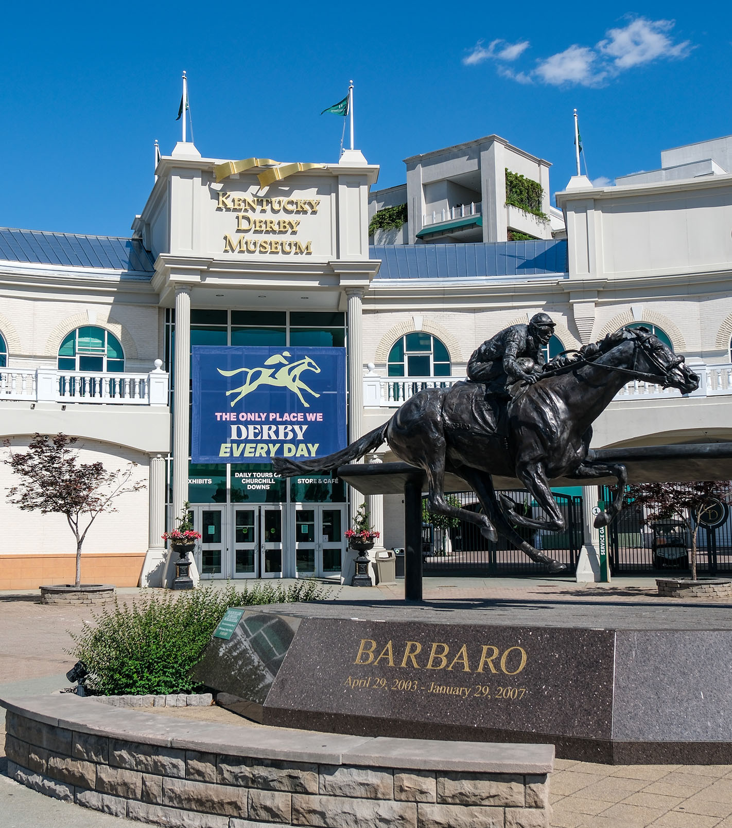 kdm-virtualfieldtrip-museum-front.jpg
