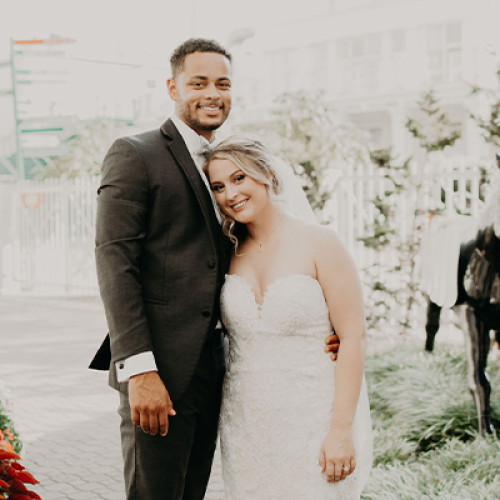 couple posing at the oaks garden terrace