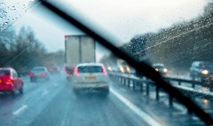 Conoce tu vehículo: sensor de lluvia para autos