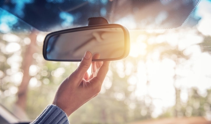 Tips de conducción: cómo ajustar el volante de un auto, luces y espejos