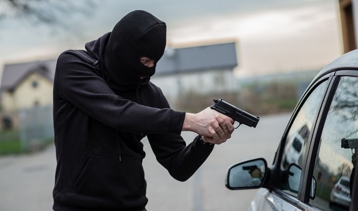 Cuida tu auto: el lucrativo negocio de los portonazos