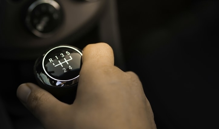 Cómo manejar un auto mecánico