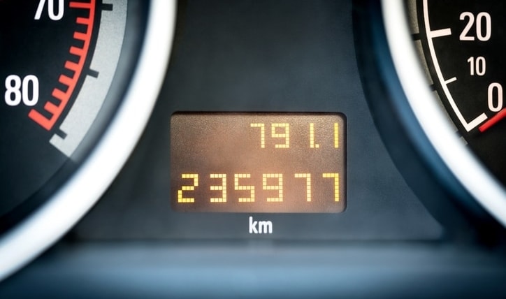 Cómo saber el año de un auto y su kilometraje