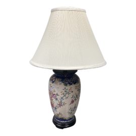 Late 20th Century Chinese Porcelain Hand Painted Table Lamp