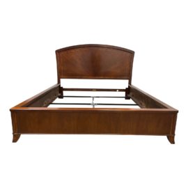 California King Thomasville Humphrey Bogart Maple Bed Frame. Original Price: $2,800