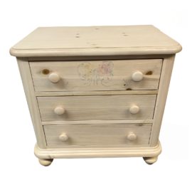 Thomasville First Impressions Ribbons & Bows Night Stand