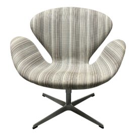 Republic of Fritz Hansen Arne Jacobsen Swan Swivel Chair