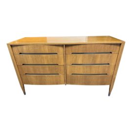 Mid 20th Century Sligh Furniture Honey Stained Six Drawer Dresser With Upper Compartments