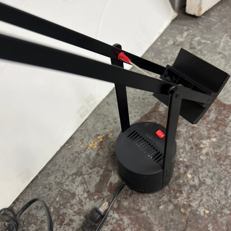 Richard Sapper for Artemide Tizio Table Lamp. Original Price 736