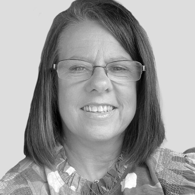 Sarah hogg headshot