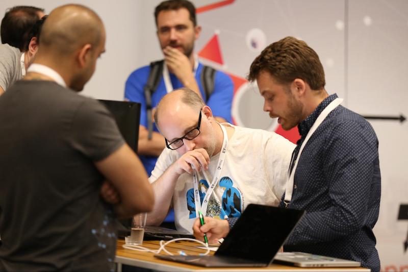 In between talks, be sure to visit the DevZone and Graph Clinic to rub elbows with Neo4j graph database experts.