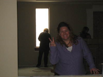Carrie Graves gives V sign