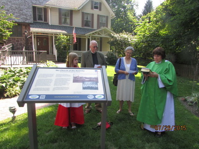 Rectors and Acolyte during the dedication