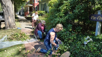 Pat, Sue and Susan trimming the ivy out front