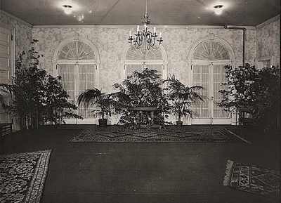 Colonial Room Lounge