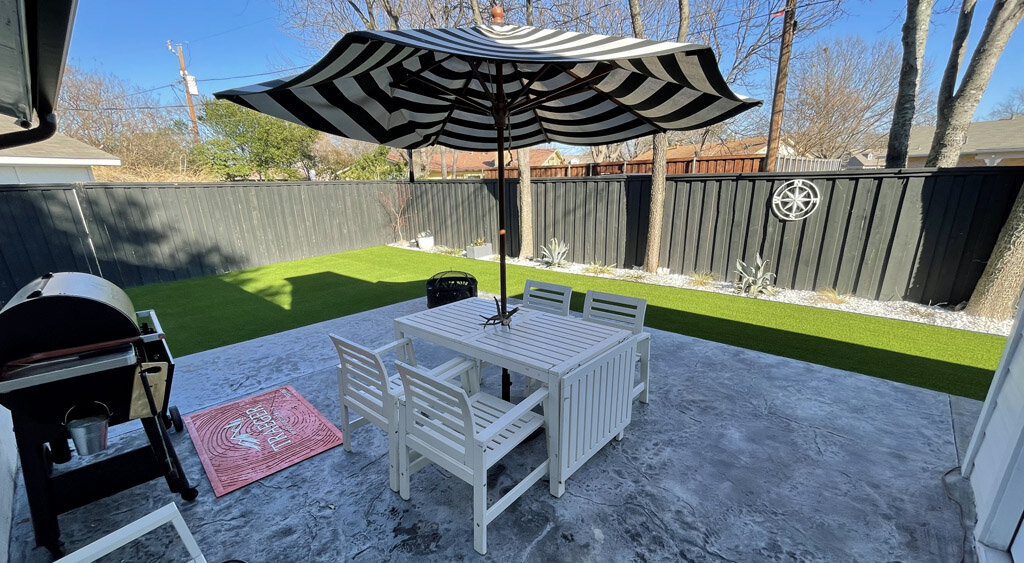 Backyard with Grill Artificial Turf