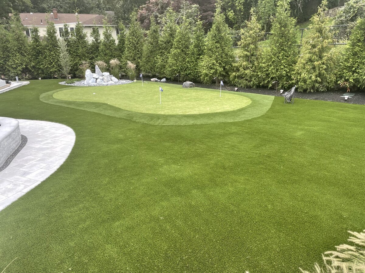 Backyard putting green Boston with fringe and lawn turf