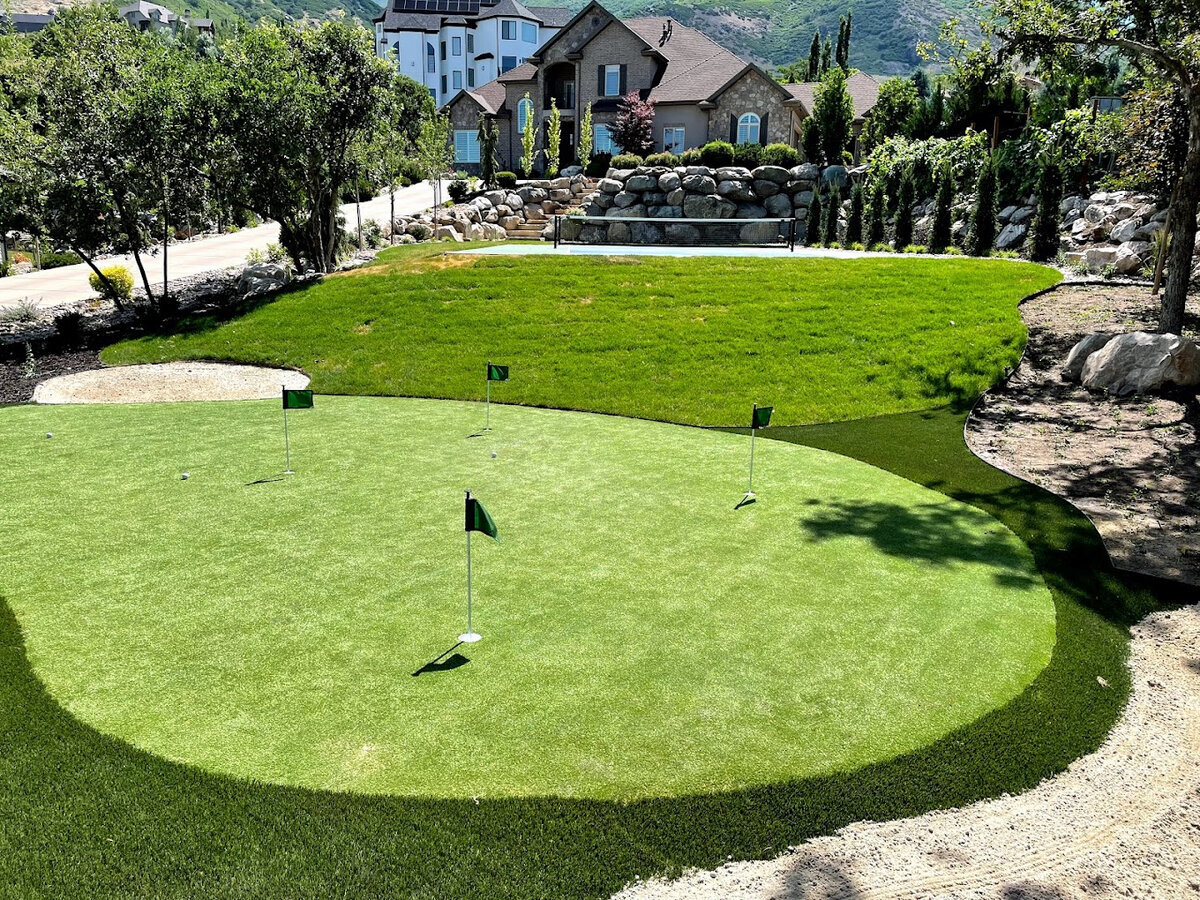 Denver Backyard Putting Green Golf Chip Shot