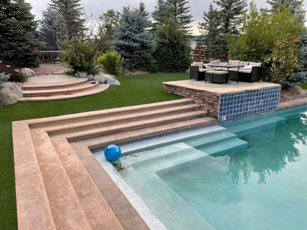 Great Denver Backyard Synthetic Grass Around Pool