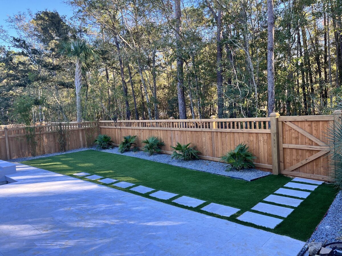 Artificial Lawn with Step Stones Charleston