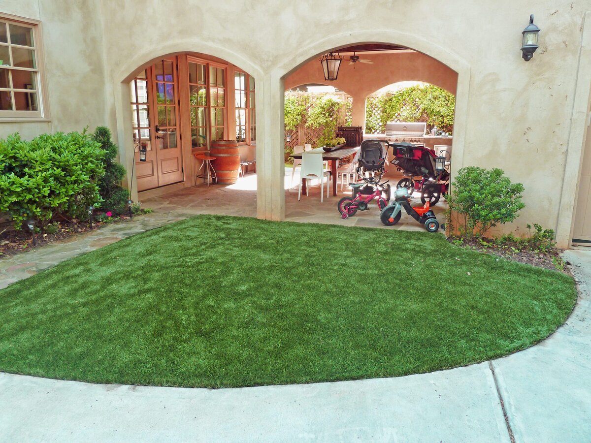 courtyard lawn