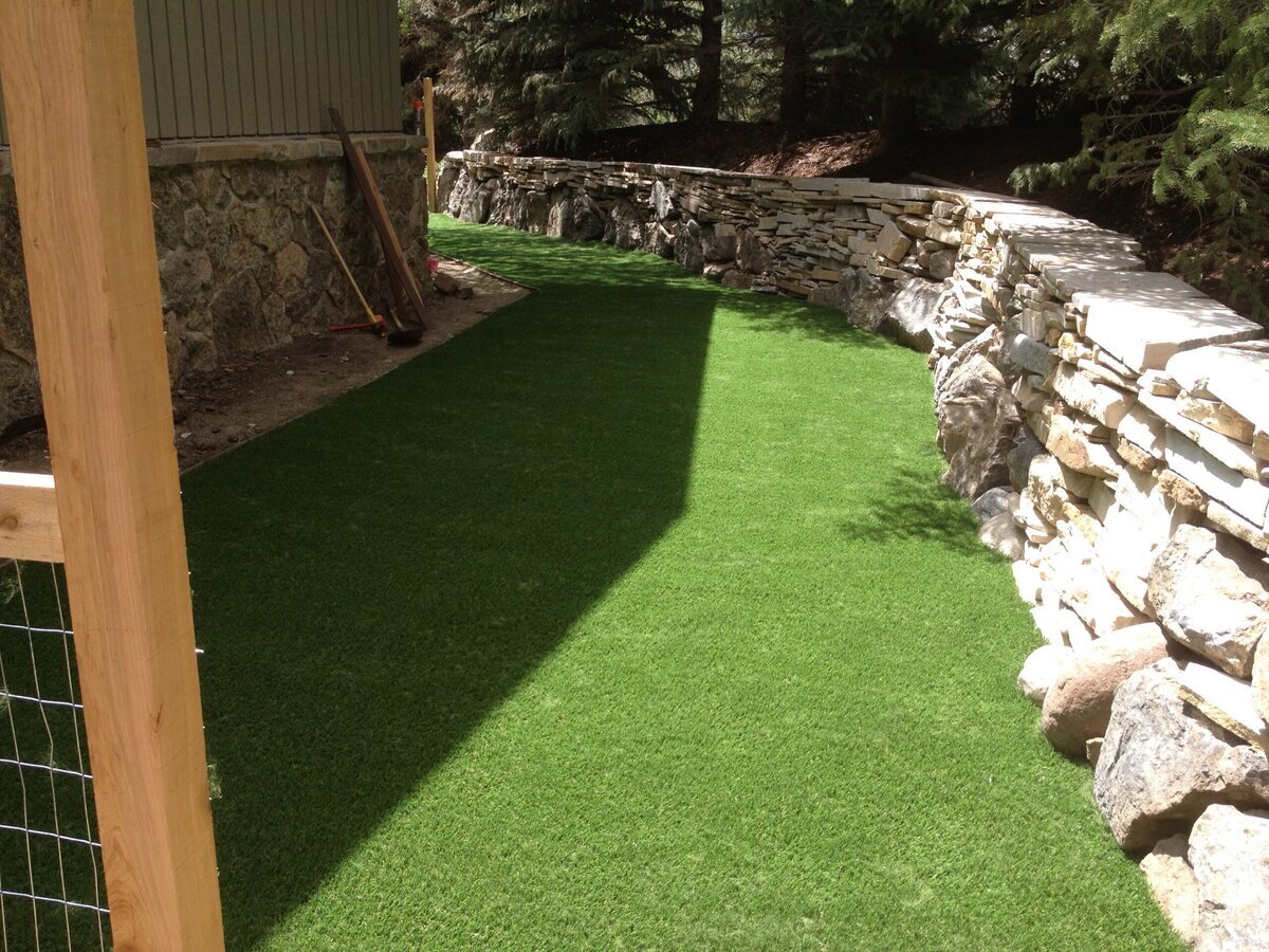 Salt Lake City Artificial Pet Turf Two Dogs Hero Web