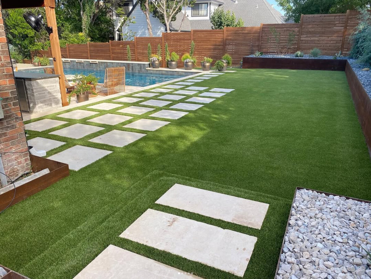 Beautiful Synthetic Grass Off Pool in Austin Backyard