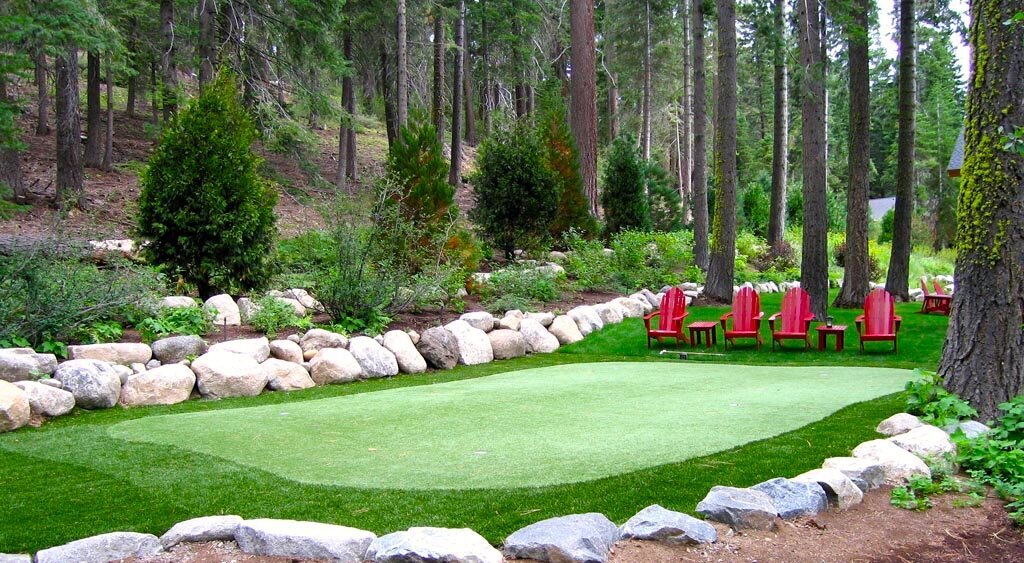 Flagstaff Putting Green With Fringe