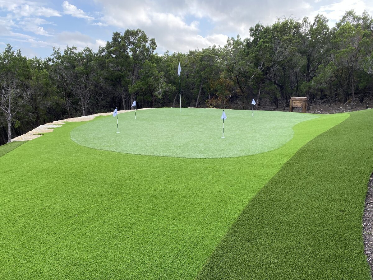 Putting Green in Backyard Austin with Fringe and Rough