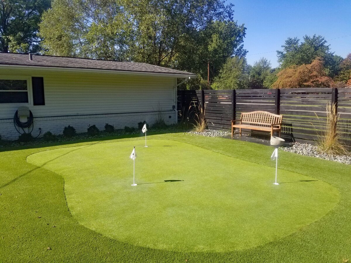 3 Hole Backyard Putting Green Lexington