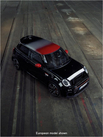 Overhead view of Chili Red Multitone Roof and Red Mirrors on a MINI Pat Moss Edition in Midnight Black Metallic.