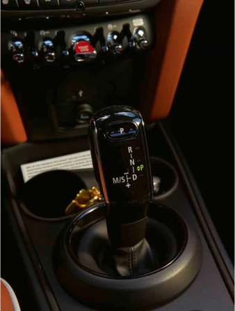 The MINI Countryman SAV’s gear shift.
