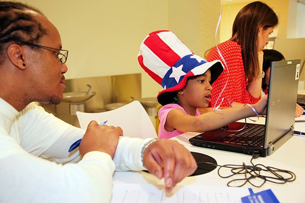 Adults help chidlren at kids.gov usability test