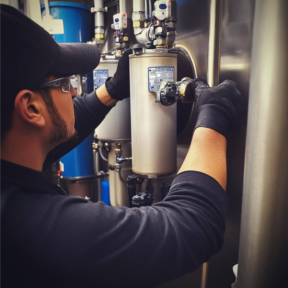 Sistema de ar comprimido industrial com compressores e tubulações – Manual de Ar Comprimido MME para eficiência energética.