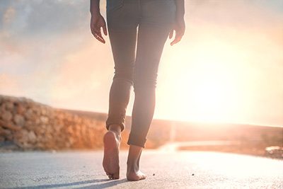walking-to-sunset
