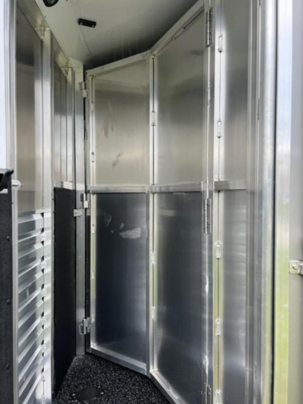 2023 Exiss Trailers 3 horse gooseneck with dressing room upgrades Horse