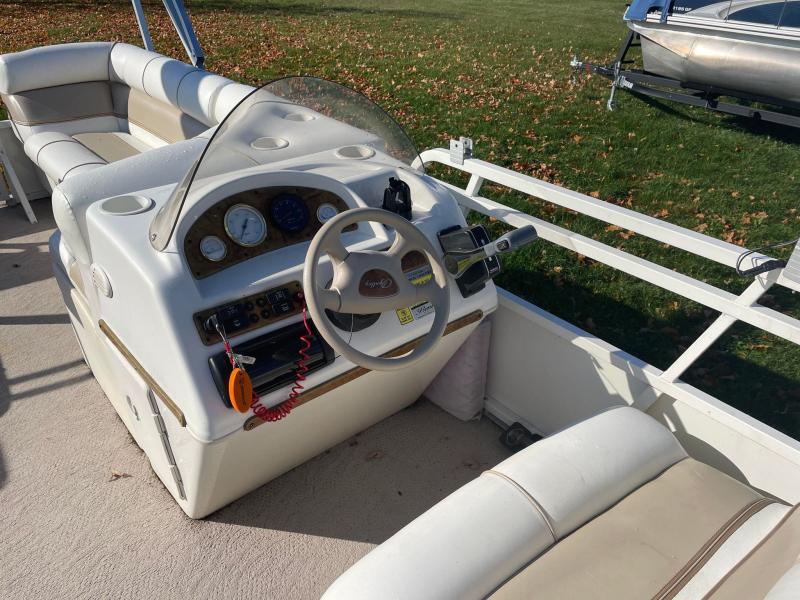2007 Bentley 20' Pontoon Pontoon Boat Boats for Sale in Juneau, WI Boat Parts Boat